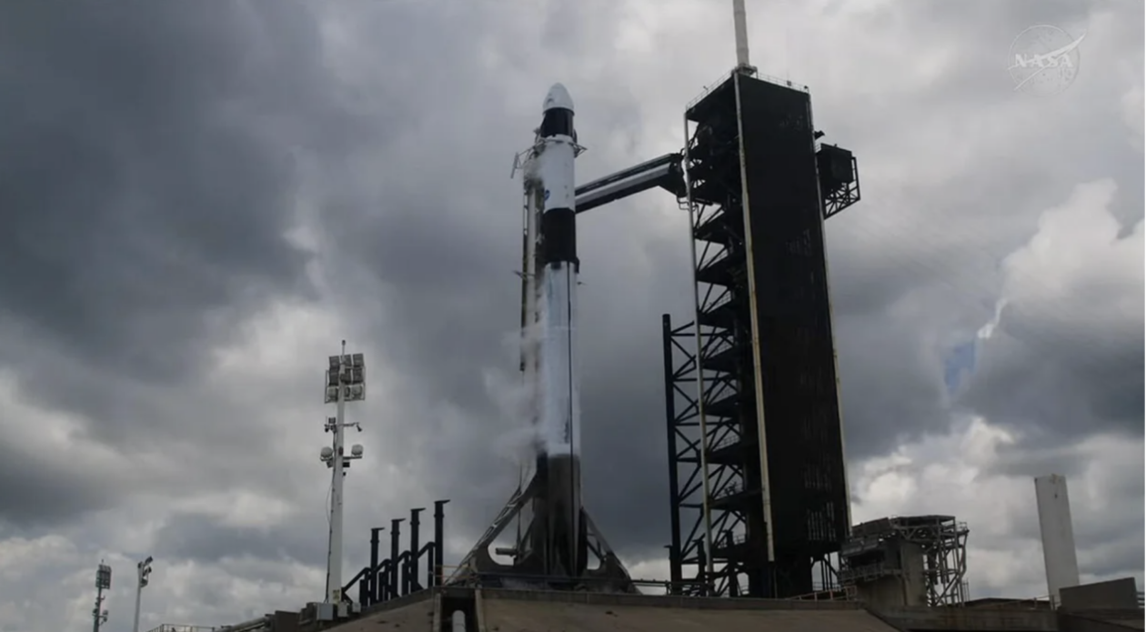 距火箭发射仅剩67秒，SpaceX因天气原因临时取消载人“龙”飞船发射任务